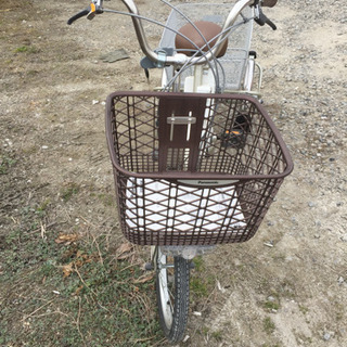 ほぼ新品の電動三輪車です。