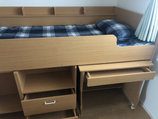 商談中　シンプルな学習机付き　子供用収納ベッド
