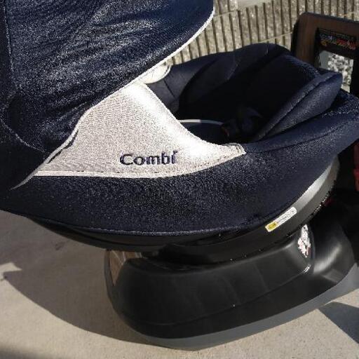 COMBIチャイルドシート