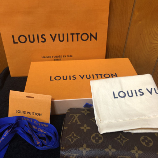 LOUIS VUITTONジッピーウォレット