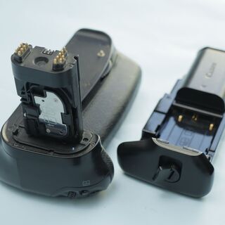 Canon キャノン EOS 90D ボディ + バッテリーグリップホルダー