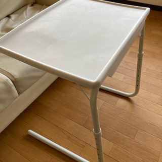 折りたたみサイドテーブル　高さ・角度調整可能　ホワイト
