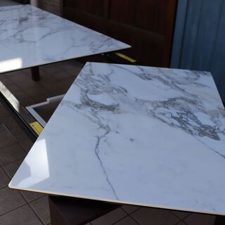 イタリアのCalligaris(カリガリス)社のOMNIA(オムニア) セラミック天板 伸長式ダイニングテーブルです。4人から6人用のモダンなエクステンションテーブルです！