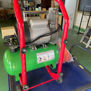 🍄オイルレス コンプレッサー 　最終値下げ！ 18000円 ➡ 16000円