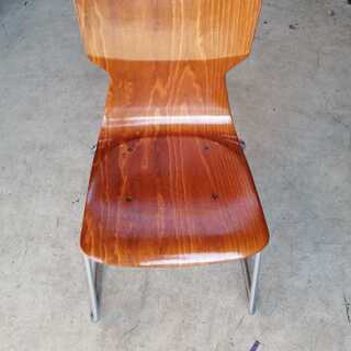 学習室などに適した木製椅子です