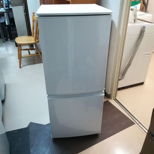 3/6 終 2015年製 SHARP SJ-D14A-W ノンフロン冷凍冷蔵庫 137L 2ドア 菊KK