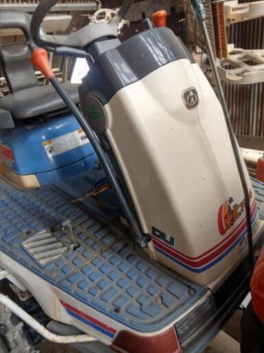 値引しました‼️改造にも。稼働時間375h中古、イセキさなえ６条田植え機。パワステ付き。引き取り限定。