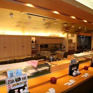 赤坂駅すぐで通勤も便利！寿司チェーン店のホールスタッフ募集。（時...