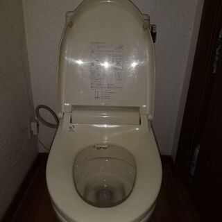 最終価格。３月23日終了します。INAXの洋式トイレ。ウォシュレット付き。ペーパーホルダーも付きます。早めのご希望で換気扇も!価格相談応じます。