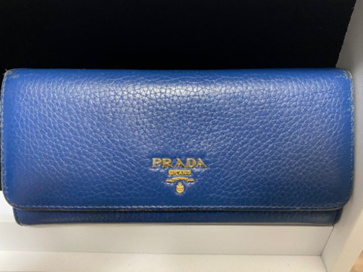 プラダ財布