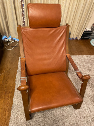 ✦ レトロ アンティーク調ロッキングチェア ✦ 木製×レザー 彫刻装飾ビンテージ アンティークなロッキングチェア ✦ レトロ アンティーク調