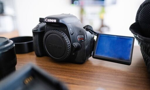Canon EOS Kiss x5 本体 ＋ レンズ ＋ カバン