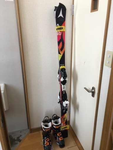 スキー板(ヒルシャーモデル)、ブーツ