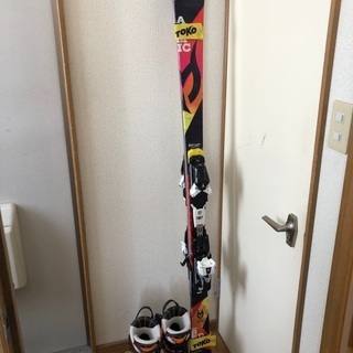 スキー板(ヒルシャーモデル)、ブーツ