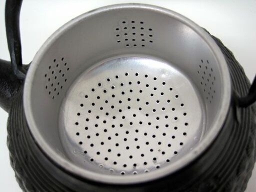 レトロ 南部鉄器 鉄瓶 松雲堂 茶こし付き 花文様 急須 約510g 小振り 鉄分補給 茶道具 和モダン 和風インテリア 札幌市手稲区 - その他