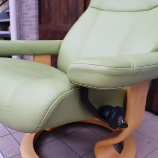 北欧ノルウェーのメーカーEKORNES(エコーネス)社のストレスレスチェアー コンサル(M)です！！リビングはもちろんシアタールームなどにおススメの北欧デザインのパーソナルチェアー♪