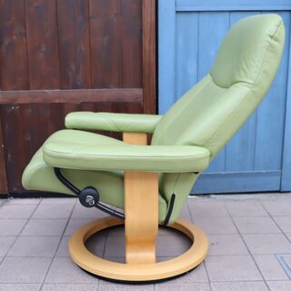 北欧ノルウェーのメーカーEKORNES(エコーネス)社のストレスレスチェアー コンサル(M)です！！リビングはもちろんシアタールームなどにおススメの北欧デザインのパーソナルチェアー♪