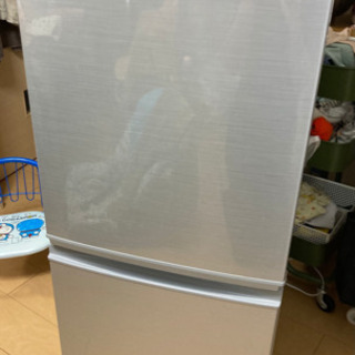SHARP 2ドア冷蔵庫　137リットル　2016年式