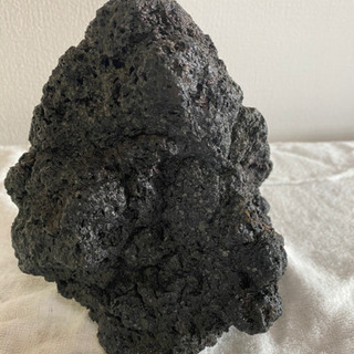 溶岩石　黒