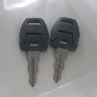 カギ付き 鍵付き キャビネット 鍵付きCDキャビネット W900 ホワイト色 ITOKI 国産 CDキャビネット 鍵付きCDキャビネット 両開き扉  5段 イトーキ シンライン HTM-109HCS-WE【中古オフィス家具】【中古】