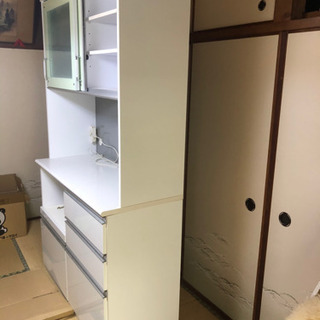 食器棚 キッチンボード （2段に分かれるタイプです）