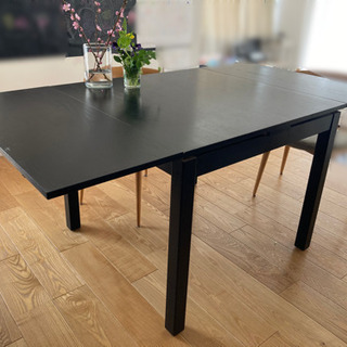 IKEA 伸縮できるダイニングテーブル　BJURSTA 