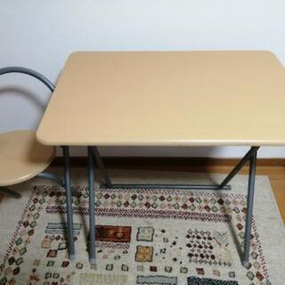 テーブルと椅子のセット