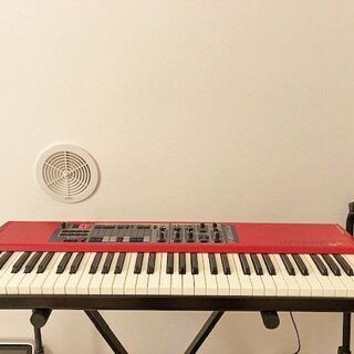 NORD ELECTRO2(61鍵) ケース付き 音は鳴りますが...