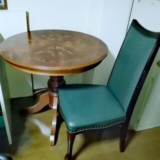 【ネット決済】マルニ椅子とアンティーク調丸テーブルのセット(単品...