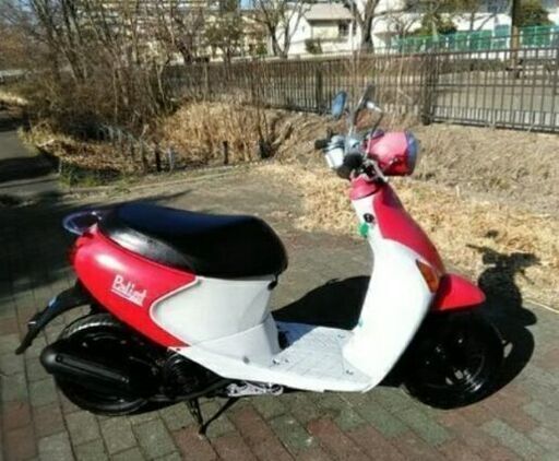 とても良いエンジン。 スズキ レッツ4パレット. 色は赤です