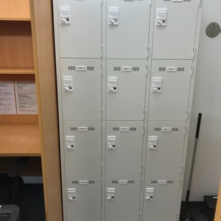 ★引取優先★スチールロッカーダイヤルロック式12人用
