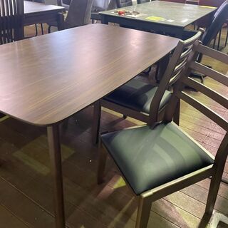 食卓4点セット！テーブル１，椅子２、ベンチ１です。49800円を...