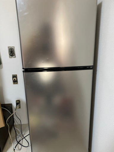 冷蔵庫　2019年製　490たて×480よこ×1250高さ