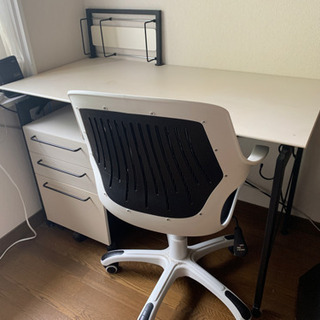 【再投稿】勉強机(椅子付き) 白黒　シンプル　スマート(ニトリで購入)