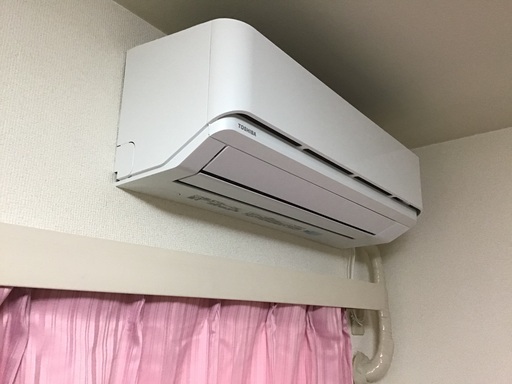 【個別1台で掲載変更しています！】変更TOSHIBA RAS-E225P(W) 2.2kw \u0026 SHARPプラズマクラスター AY-H22N-W2.2kw 2台セット＋室外機キャッチャーセット　2019年5月購入