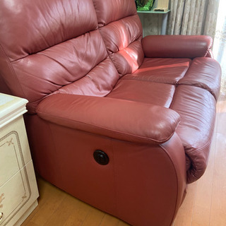値下げしました)ニトリの2人用両電動本革リクライニングソファ