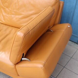 IDC OTSUKA(大塚家具)取り扱いのブランドDomicil(ドミシール)のDM-KOD9013 総革張り3人掛けソファー/ヘッドレスト付です。奥山清行デザインの洗練されたレザートリプルソファー！