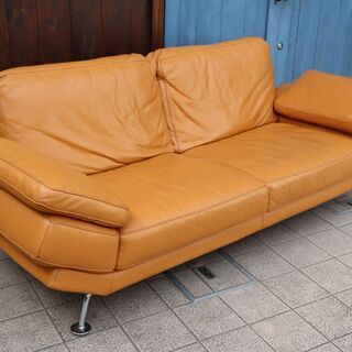 IDC OTSUKA(大塚家具)取り扱いのブランドDomicil(ドミシール)のDM-KOD9013 総革張り3人掛けソファー/ヘッドレスト付です。奥山清行デザインの洗練されたレザートリプルソファー！