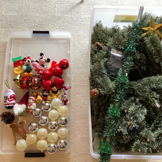 クリスマスツリーとオーナメント　(14日まで)
