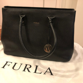 【FURLA / フルラ】A４サイズのハンドバッグ【使用感あり】