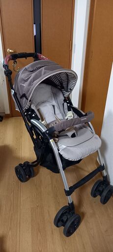 【取引中】コンビのベビーカー\u0026保冷剤カバー2個\u0026おもちゃ付き