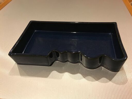 涼やかな、瑠璃色の、背が低く、四角い、大き目な生け花花器売ります