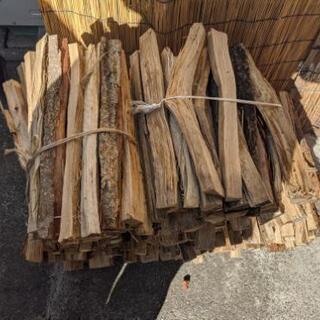 広葉樹の薪、約6束分と杉材割り箸（未使用）