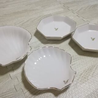 お譲り先決定【小皿セット(貝殻×2枚、八角形×2枚)】中古品