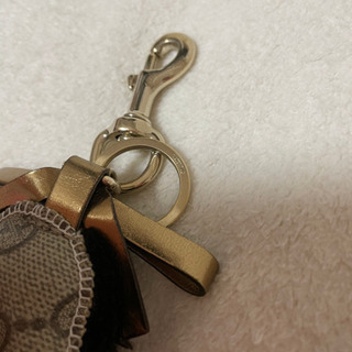 美品 グッチ GUCCI チャーム キーホルダー プードル ロゴ入り ふわふわ