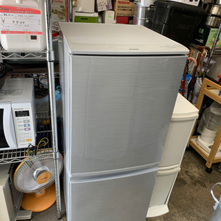 2017年製★美品 中古★SHARP 137L どっちもつけかえドア「LED照明」耐熱トップテーブル。冷蔵庫【SJ-D14C-W】 美品 2017年製極上超美品 中古☆SHARP 137L どっちもつけかえドア「LED