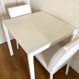 受取者決定// 白いテーブル&椅子2脚セット