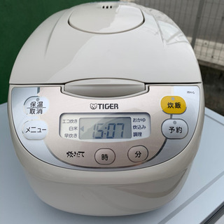 TIGER タイガー マイコン炊飯ジャー 5.5合炊き JBH-...
