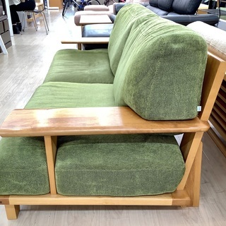 朝日木材加工の2人掛けソファーをご紹介