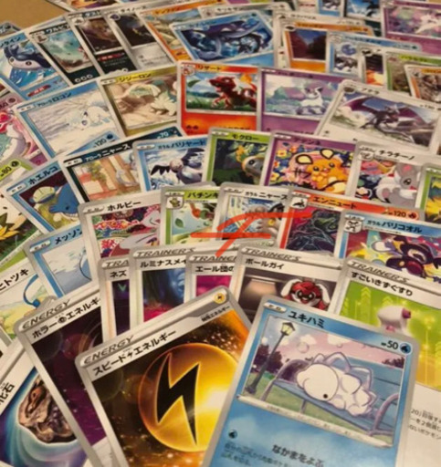 大量のポケモンカード